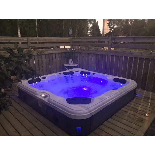 Spabad Ceres Premium - 5-6 Personer | Balboa Styringssystem | LX Pump